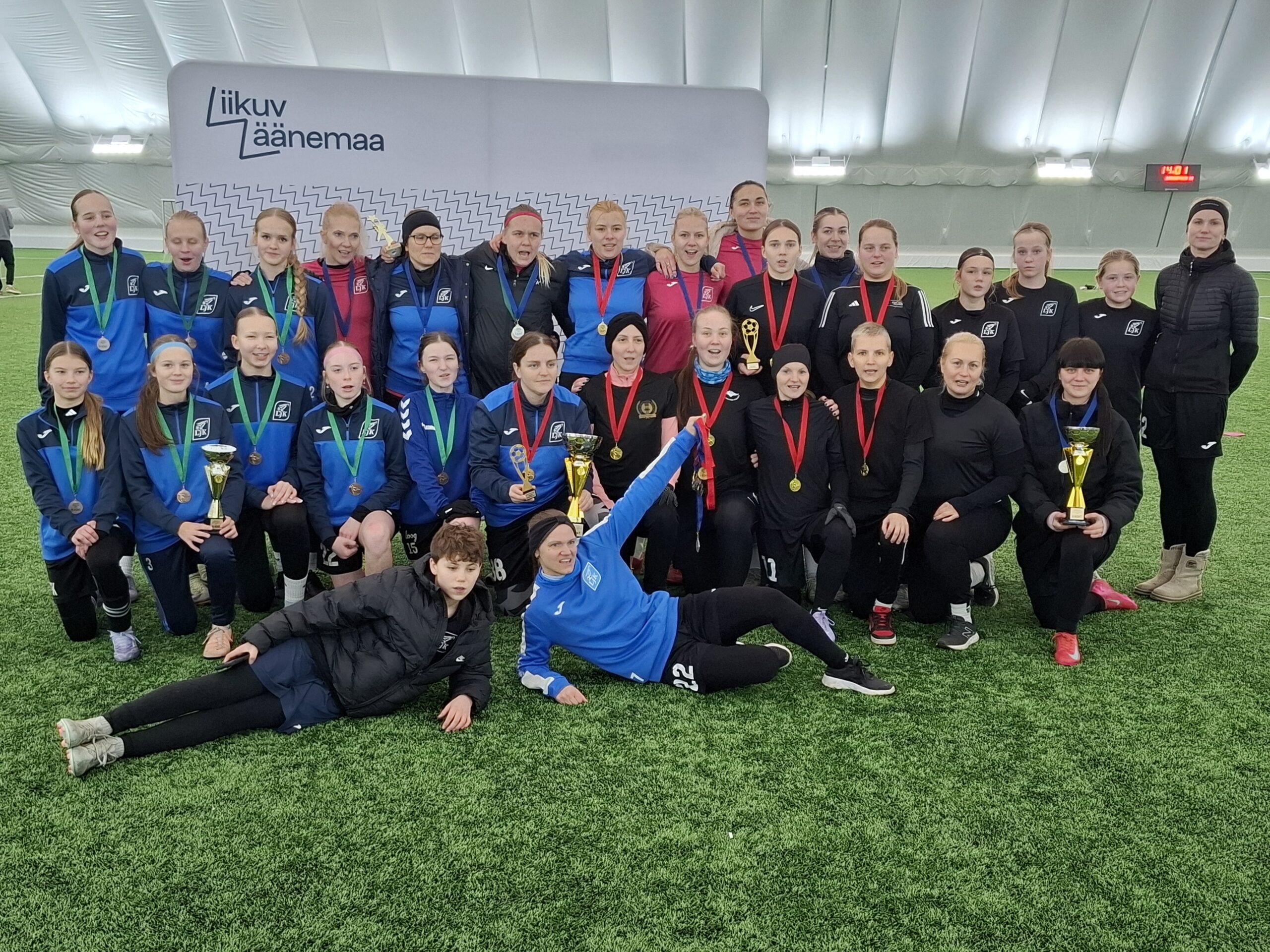 Uuemõisa jalgpallihallis toimunud Läänemaa rahvaliiga naiste jalgpalliturniiril selgus tänavune meister. Meistritiitli nimel astus võistlustulle neli naiskonda 