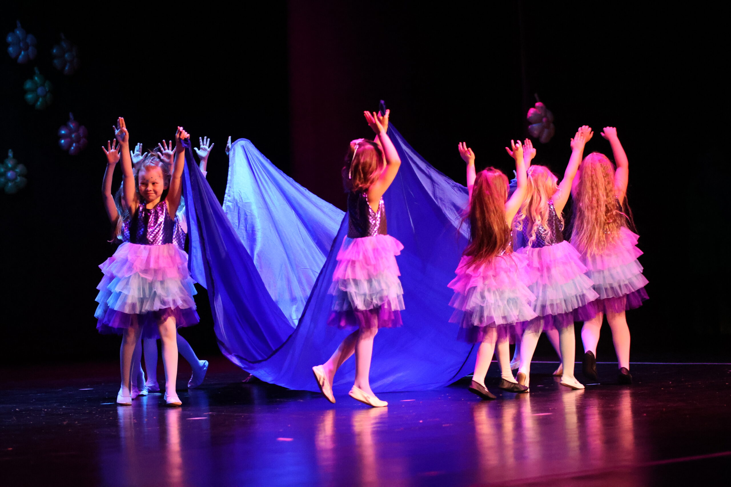 Neljapäeva õhtul täitus Haapsalu Kultuurikeskus juba teist aastat järjest rõõmsa melu ja liikumisrõõmuga, kui toimus Läänemaa lasteaedade tantsufestival. Mullu 