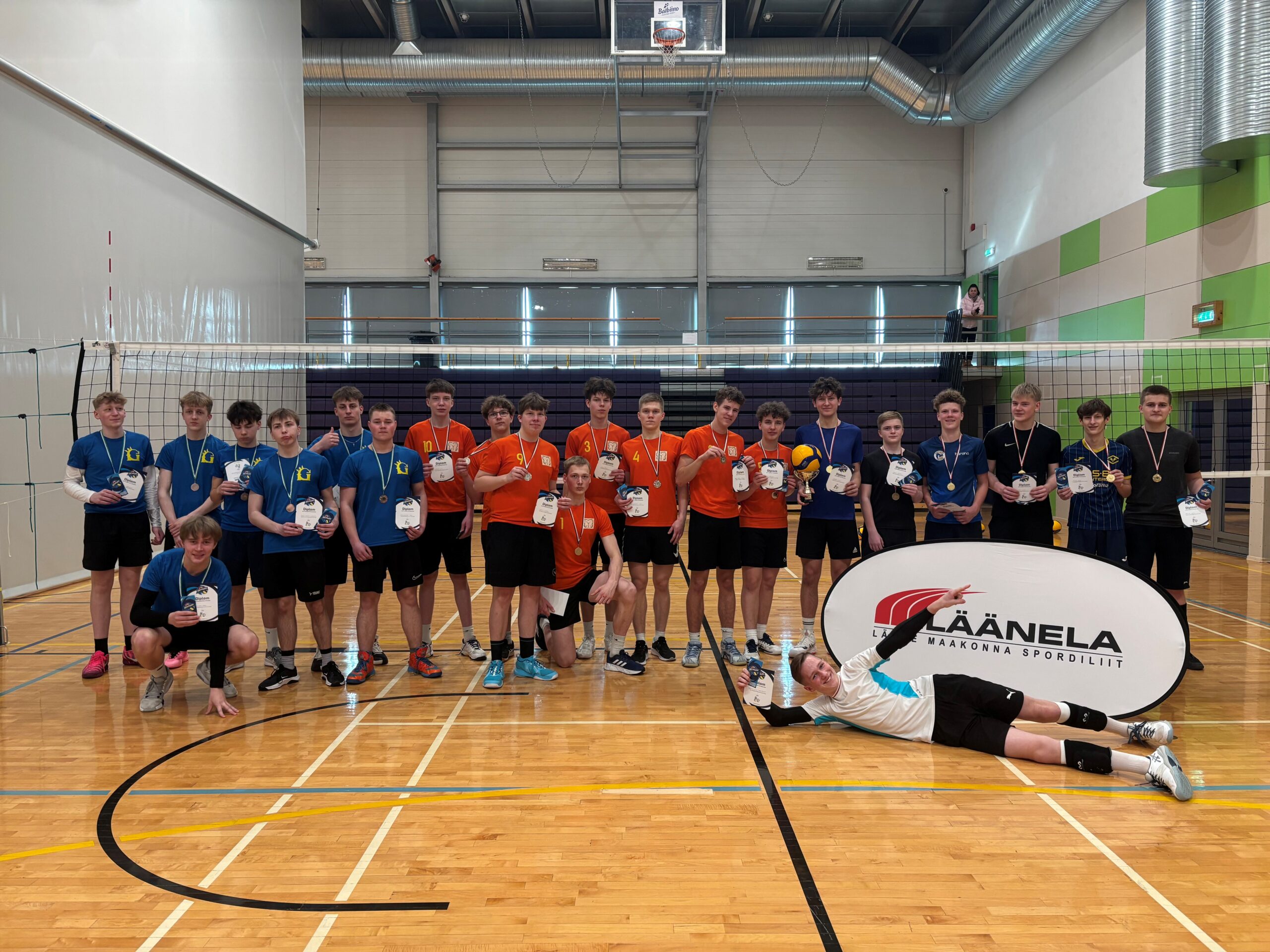 Haapsalu Wiedemanni spordihoones toimusid esmaspäeval (23.03) võrkpalli Super Skypark Kooliliiga Läänemaa koolinoorte 7.-9. kl meistrivõistlused.  Koolivõrkpall