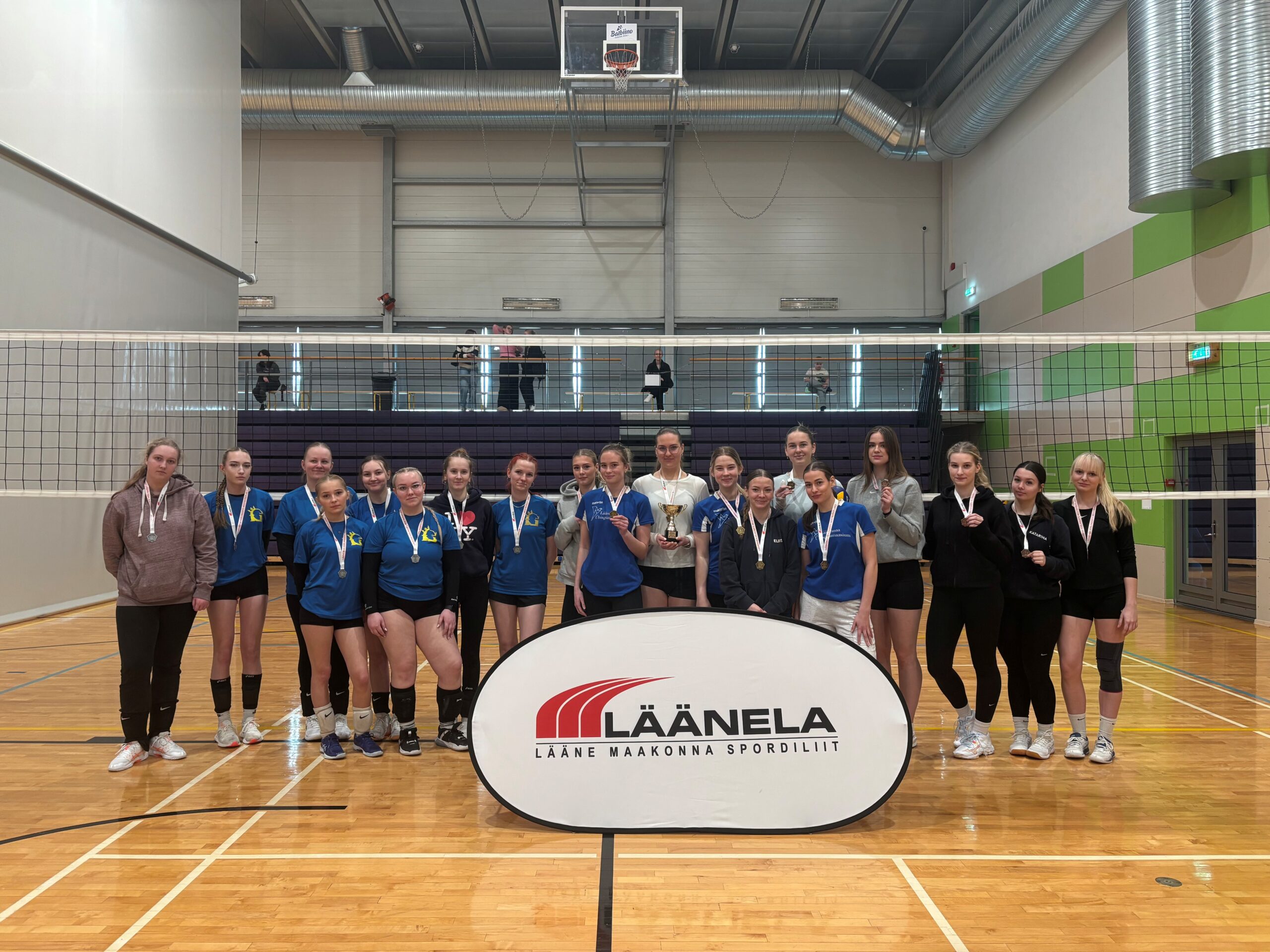 Haapsalu Wiedemanni spordihoones toimusid kolmapäeval (25.03) Läänemaa koolinoorte 10.-12. kl meistrivõistlused võrkpallis.  Võrkpalli võistlustel osales nii tü